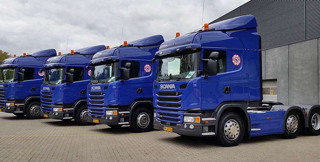 uni-tel mobilabonnement erhverv BHS Logistics lastbiler står på ræk og række. De fik nyt mobilaboennement erhverv med 250 nye simkort