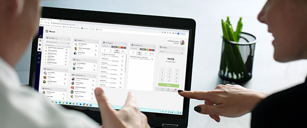 Hvad er de mest populære teleselskaber blandt danske virksomheder med laptop og visning af telefoni-platform på skærmen